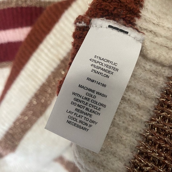 Women’s Contrast Striped Pullover Sweater - Picture 5 of 5